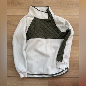ABERCROMBIE & FITCH Quilted Pullover Fleece in White and Olive
